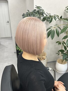 クム 横浜(qumu) 【qumu MARIKO】ペーピンクベージュ×前下がりボブ