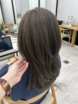 ビューナゴヤ 名駅(VIEW NAGOYA) ウルフカット/レイヤーカット/オリーブベージュ/似合わせカット