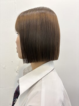 エスカーラ 町田(THE ESCALA) 20代30代ショート前髪あり前髪なし顔周りレイヤーカットオリーブ