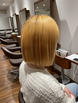 アミカ シーモール店(Amica) ワンレン切りっぱなしボブ