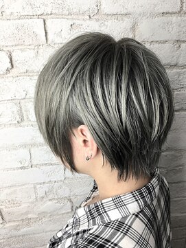 プライズ アイリス 池袋東口店(prize Iris) ホワイティグレー/ジェンダーレスショート【池袋東口/池袋】