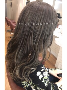 ヴィックス クリスタル(VIC’S crystal) 【VICS 】ハイライトカラー×グレイアッシュ【チヒロ】