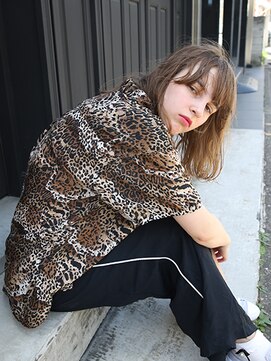 サバービア(suburbia) 『カット+ファストブリーチ+ホワイトグレージュ』