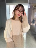 ベージュのイヤリングカラー/シースルーバング