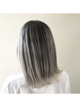 リー 枚方(Lee) 【熊谷】ホワイト×バレイヤージュ