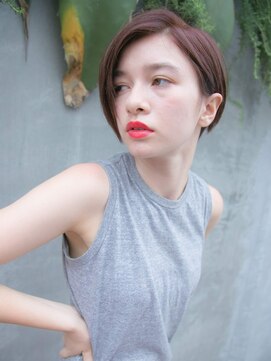 ルティア(Lutia) 耳掛けショート　モードスタイル