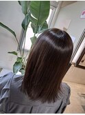 柔らかストレートに落ち着いたボルドーカラー