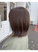 オリーブベージュで柔らかな透明感