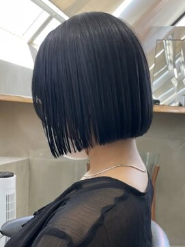 リール 銀座(R'EEL) 切りっぱなしボブで叶えるシンプルで洗練された美髪