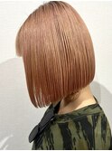 切りっぱなしボブ：計算された抜け感で魅せる大人スタイル