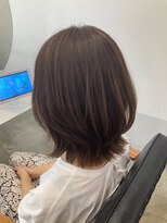 アコロン 武蔵小杉(acoron.) 軽やかレイヤーでふわっと。外はね“くびれミディ
