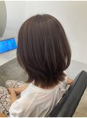 軽やかレイヤーでふわっと。外はね“くびれミディ