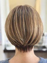 レーブ バイ ファースト 岩切店(reve by first)&nbsp;白髪ぼかしハイライト×コンパクトショートボブ