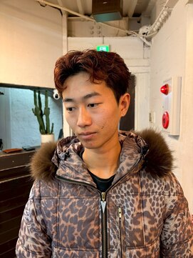 ビーバイエイトジェンツ(Bee by EIGHT GENTS) 刈り上げセンターパート/波巻きツイストスパイラル/心斎橋