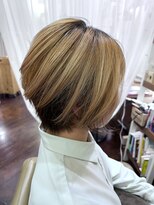ヘアカフェ コトノハ(hair cafe Kotonoha) 【コトノハ】3Dハイライトエアーストレート小顔 耳だしショート