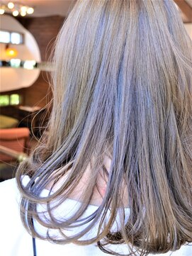 ピースリーヘア バイ カーサ(peathree.hair by CASA) ブルーバイヤージュ×ロブ