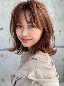 スリー 横浜(THREE) 外ハネ透明感ベージュ