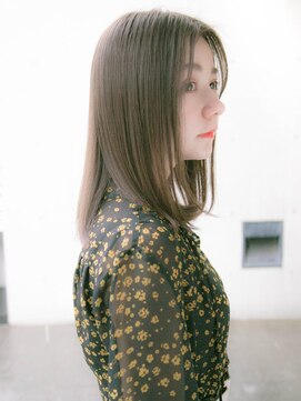 ルティア 池袋(Lutia) 透明感たっぷりオリーブベージュ