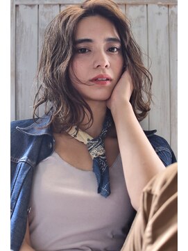 メーヴェ(Mowen) mowen 南堀江　オリーブカラー×ゆる巻きミディ×透明感カラー