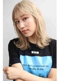 透明感ホワイトブロンドブリーチありカラー20代外ハネボブディ