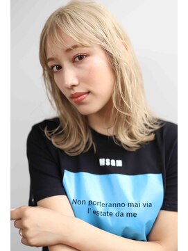 アボヘアー(Abo hair) 透明感ホワイトブロンドブリーチありカラー20代外ハネボブディ