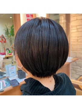美容室ヒラトヤ 仙北店 襟足スッキリ大人キレイな丸みショートボブ 20代30代40代