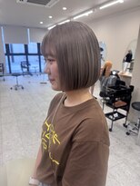 シカ 神戸三宮元町店(Cica)&nbsp;ボブ ハイトーン ブリーチ グレージュ ミルクティー 三宮 元町