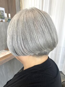 襟足短めのボブ