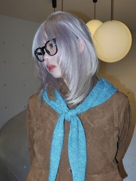 ラッドルーム(LAD ROOM.) ホワイトシルバー/レイヤーカット/ウルフカット