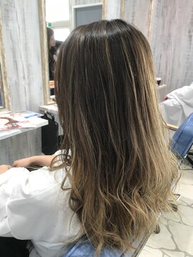 ルシール バイ アリア(Lucir by aria) バレイヤージュ×アッシュベージュ