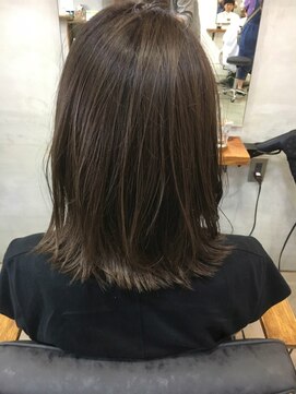 レガロ(Regalo) グレージュカラー。《春日井 Regalo レガロ》