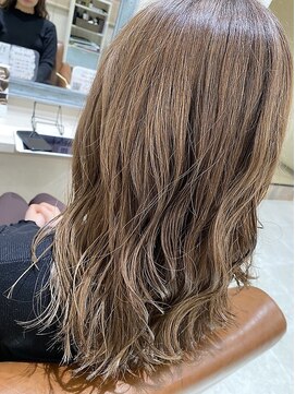 フレームプラス 御堂筋難波店(FRAME +) イルミナカラー アッシュベージュ