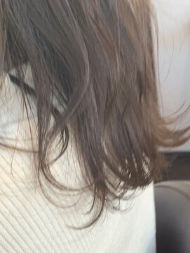リズムネクスト(r-ism next) ホワイトアッシュとゆるウェーブ♪[髪質改善/トリートメント]