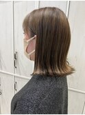 オリーブベージュ