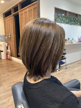 花鳥風月トータルビューティー ミディアム／外ハネ／ナチュラル/ベージュ／マット／レイヤー