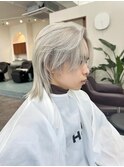 ホワイトグレージュ×ミニウルフ×ウルフカット×ケアブリーチ