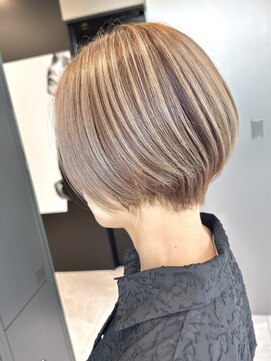 ハルキミナトジャパン センダイ(HARUKI MINATO japan SENDAI) デザインカラーが可愛い大人ショート