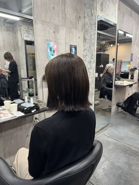 コワファースト長崎シャンプーボーイ 2nd(COIFF1RST 長崎 SHAMPOO BOY) ぱつっとボブ 外ハネボブ