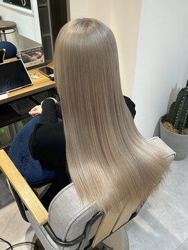 イルダバイグラッシー センター北(iluda by glassi) ハイトーンブロンド［伊左治祐未］