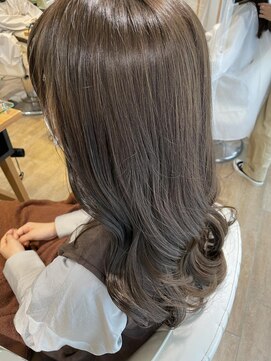 ネオリーブ チロル 横浜西口店(Neolive CiroL.) 柔らかくすみグレージュヘア＊秋カラー