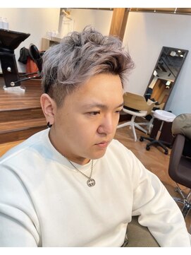 ライズ バイ レボ(RISE by REVO) ツーブロックマッシュアップバングコンマヘアスキンフェード