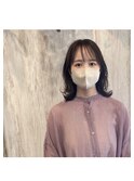 顔まわりのレイヤーカットが可愛いミディアムレイヤー