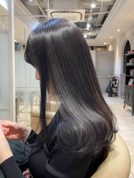 ソワリー 栄(THOiRY) 暗髪でも透明感たっぷり！