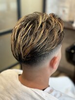 キタセンジュバーバー バイ ティーズ(KITASENJU BARBER by T's) skinfade xツーブロックxメッシュ