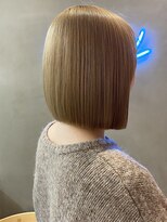 ロンドアジュール 横浜(Lond azur) 丸みは不要！大人っぽさが欲しい切りっぱなしボブ横浜ハイトーン