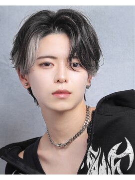 リップス 吉祥寺店 (LIPPS) ホワイトシルバーアッシュインナーカラーセンターパート