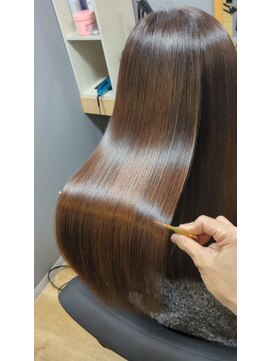 スリーク バイ ロイ 円町本店(sleek by roy) ツヤツヤ髪質改善カラートリートメント