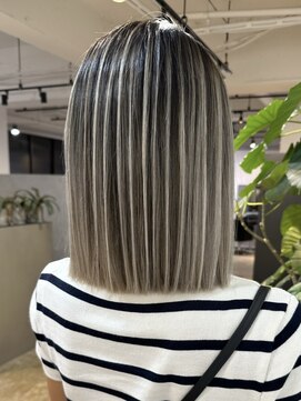 メリー オオサカ(Merly Osaka) 心斎橋/バレイヤージュ/レイヤーカット/海外レイヤー