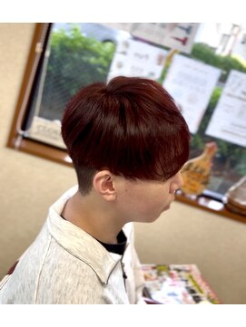 ファンヘアメイク(Fun hair make) 前下がりマッシュカット、赤カラー