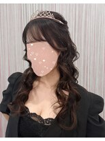 ベルグロー 北新地(BELLEGROW)&nbsp;ティアラ巻き髪ハーフアップ｜梅田・北新地ヘアセット